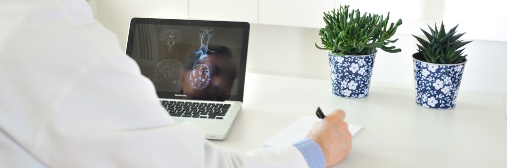 Laptop auf einem Schreibtisch